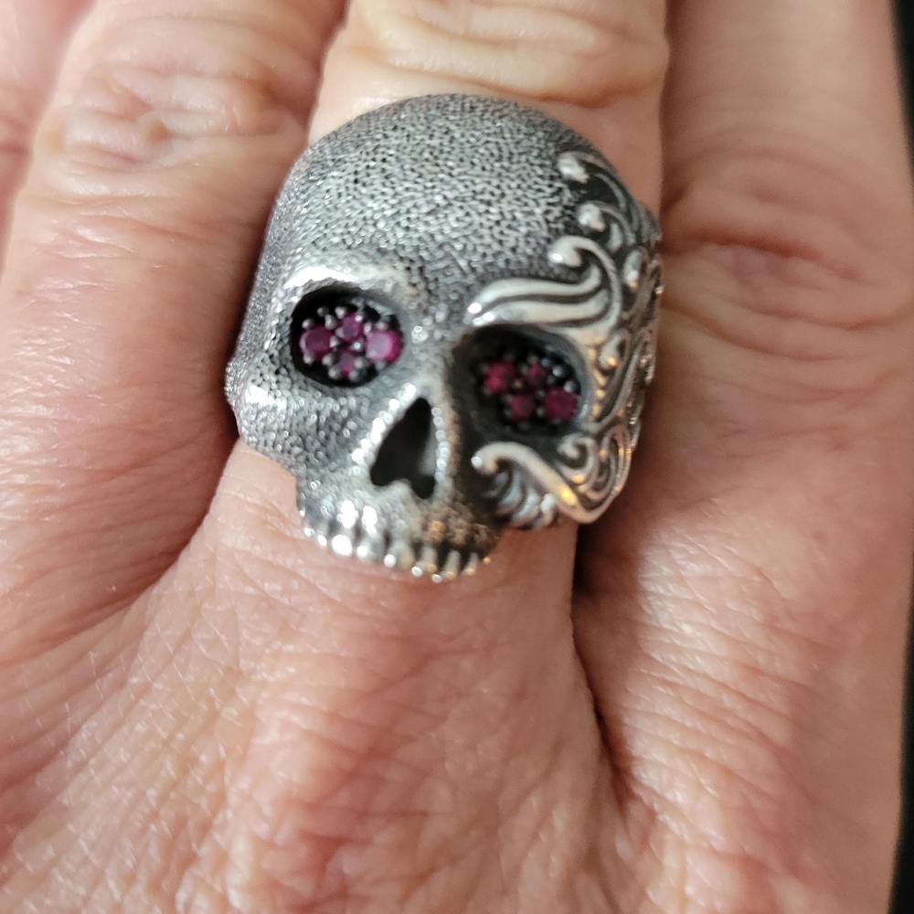 David Yurman Waves Skull Ring with Ruby Eyes Size 7.5